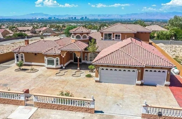 Romantic Vegas Villa 7 Beds & 7Baths