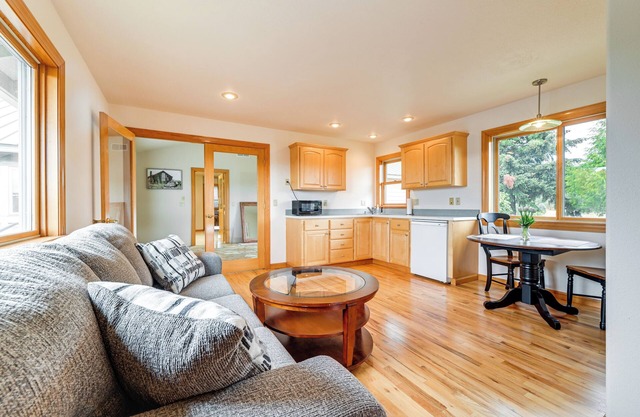 Romantic Vineyard Getaway in Oakland: Mtn Views!