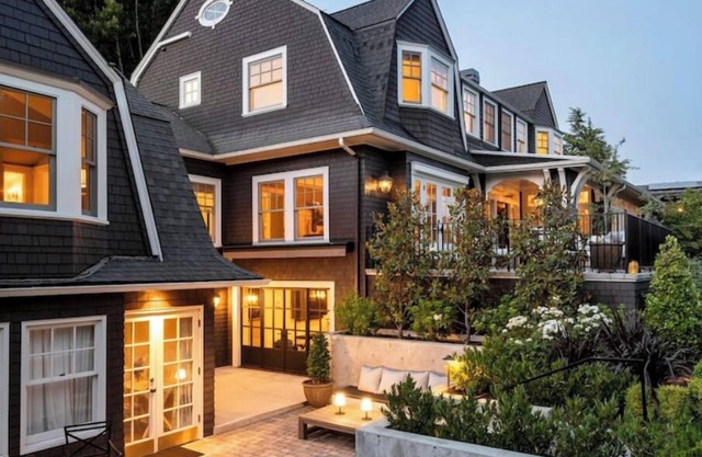 Romantic, Vintage Estate -University of Washington
