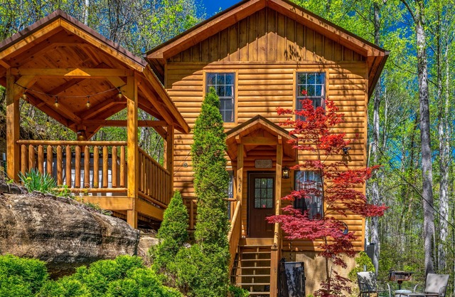 Cabane Boisée Privée, 1 BDR / 1. 5 BAINS, 4 personnes, bain à remous, DirectTV, à proximité de tous!