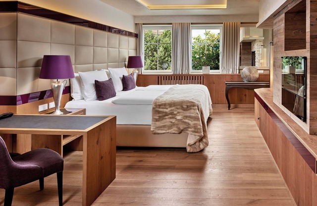 SUITE ROMANTIQUE - Hotel Jagdhof GmbH