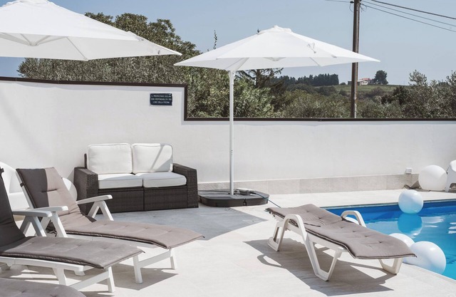 ROME - Spacious apartment in villa with pool and barbecue, 1km from the sea