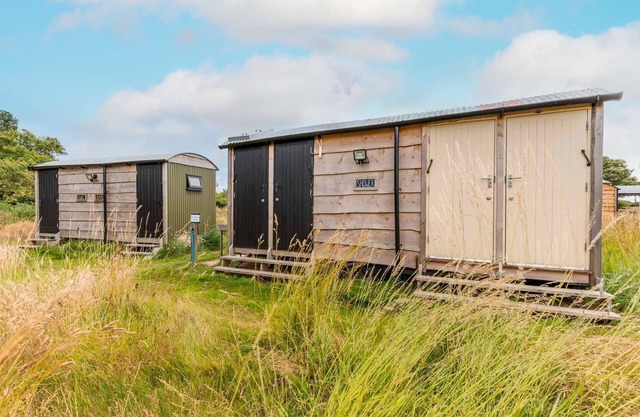 Romney Shepherd Hut | a fantastic destination for glamping holiday-makers