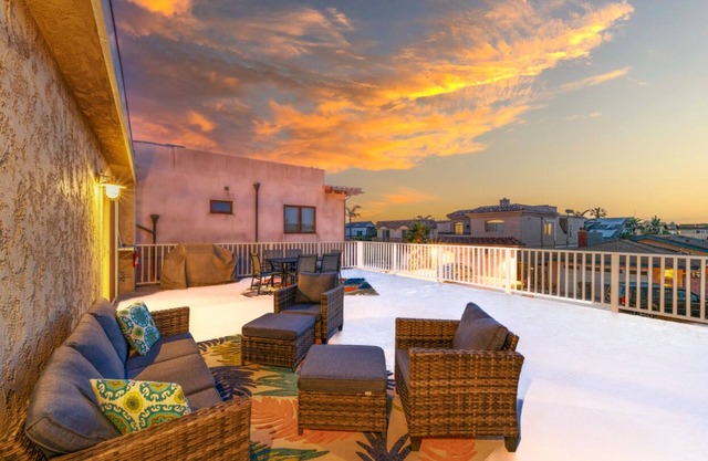 Beautiful Family Beach Home, One Min Walk To Sand