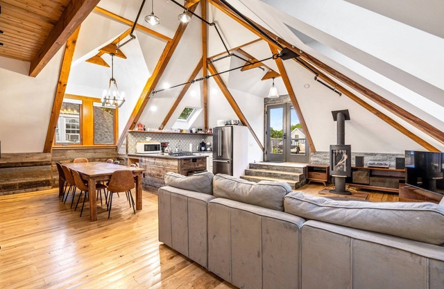Charming Rustic Loft Retreat – Cozy 1BD/1BA Escape