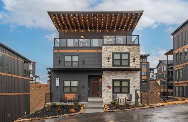 Water Park | Private RoofTop Lounge | Private Indoor Pool | Hot Tub | Sleeps 20