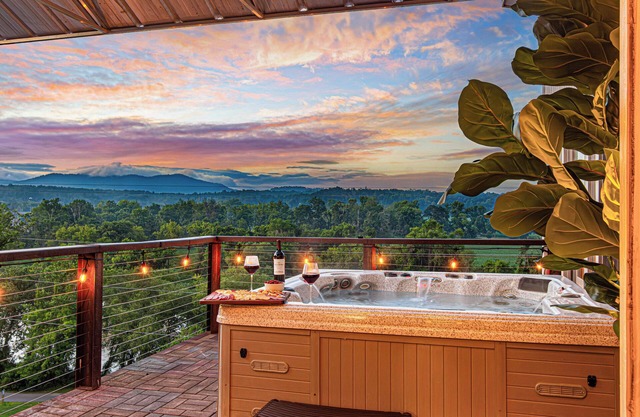 🌄 Rooftop hot tub + panoramic views 🧖 Sauna, cold plunge, steam shower, gym 🎮 Pool table, arcade, 100” TV + grill deck