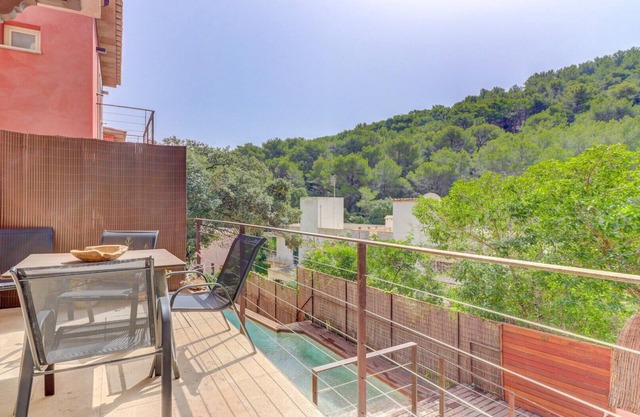 Roof top jacuzzi, walking distance to the beach