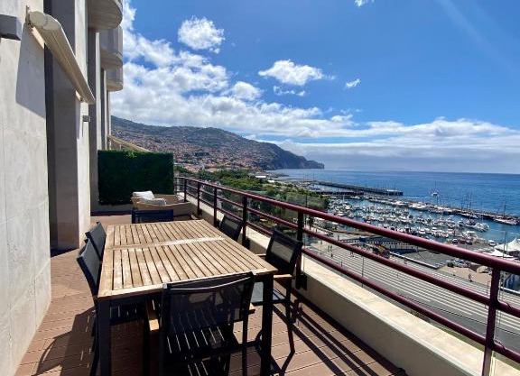 Rooftop Marina ll by Madeira Best Apartments