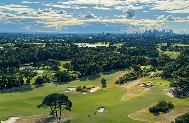 Rooftop Penthouse - panoramic views of a golf course, city skyline & Botany Bay