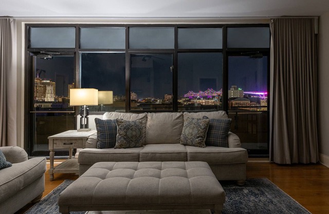 Rooftop Penthouse & Patio w/Spectacular City Views and Secure Onsite Parking