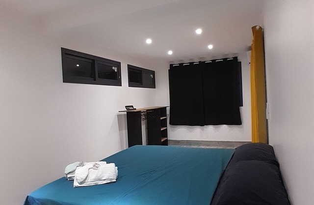 Room 1 - Chambre d'hôtes dans un appartement, 2 min. à pied du quai des ferries