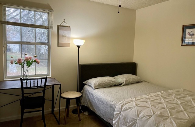 Chambre 1- Chambre privée calme près de l'aéroport et du lac