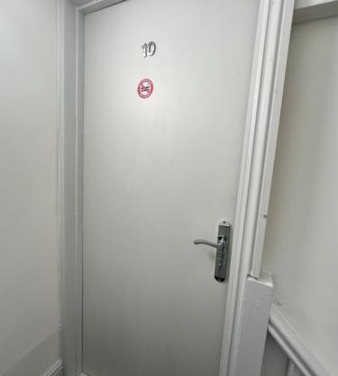 Room 10 NG3 2AZ