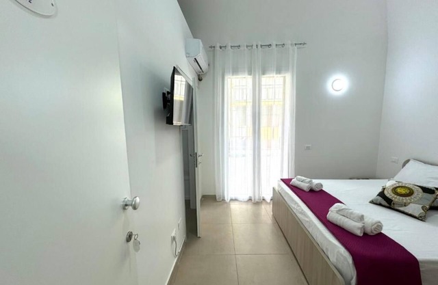 ROOM 102