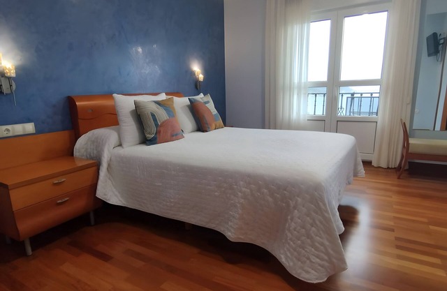 Chambre '102' avec vue sur la mer, terrasse partagée et Wi-Fi