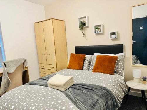 Room 2 Shared House in L7