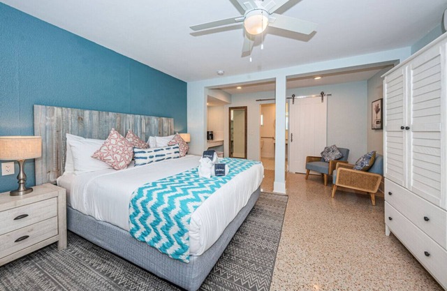 Room 2 · Sunset beach- Boutique hotel- W/Large fishing pier