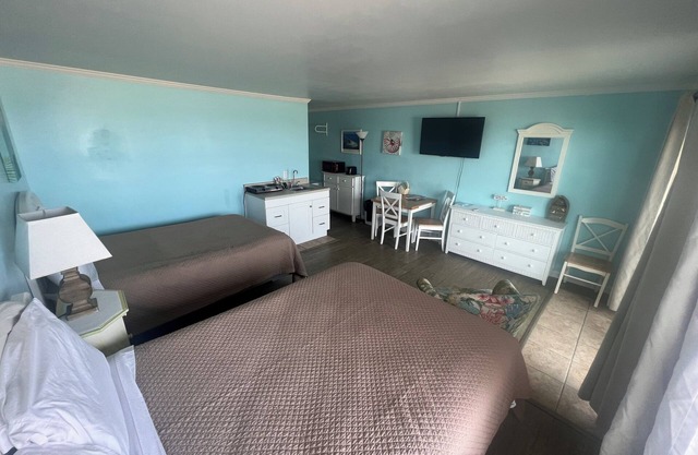 Room #216 Mini Efficiency 2 Double Beds Pets Yes