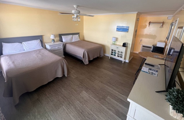 Room#308 Standard 2 Double Beds Pets Yes