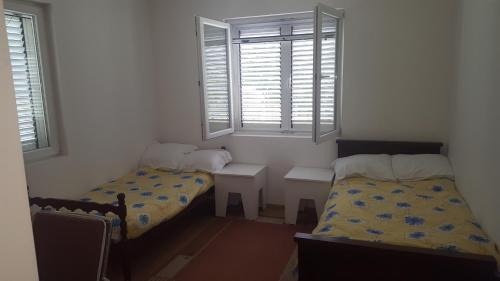 Room 4 U