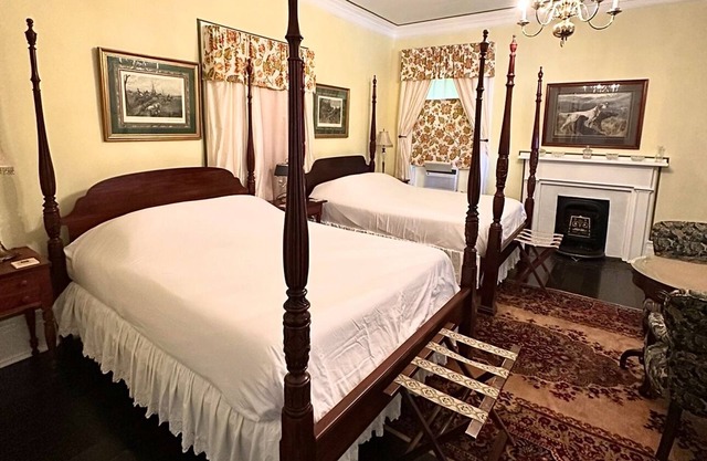 Room 5 Belmont Inn Queen beds private bathroom across the hall Shelbyville, TN