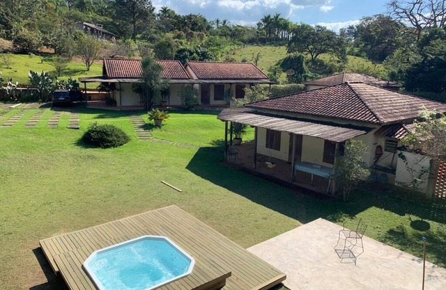 Salle 50 minutes de São Paulo avec cheminée, terrain de football et jacuzzi.