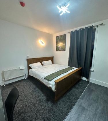 Room 8 NG3 2AZ