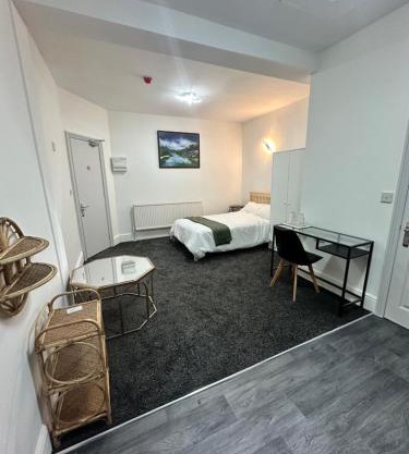 Room 9 NG3 2AZ