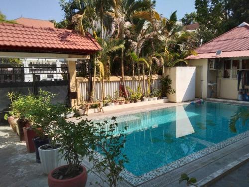 Room 9 - Studio in a villa 5mn walk from the Royal Palace with swimming pool