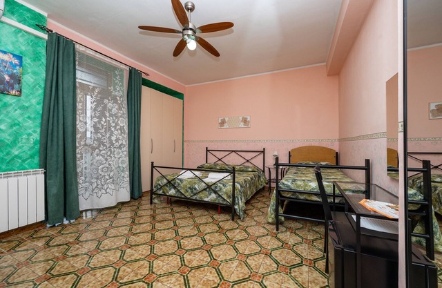 Chambre 'Appartamento 1 - Stanza 13' avec Terrasse partagée, Wi-Fi et Climatisation