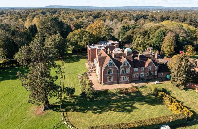 Room-comfortable and Spacious - Guest Ro