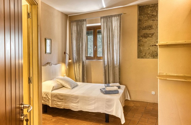 Room 'Donzell' with Shared Pool, Wi-Fi and Air Conditioning
