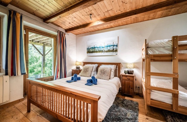 Chambre 'Elisthur Chambre N°3' avec vue sur les montagnes, terrasse privée et Wi-Fi
