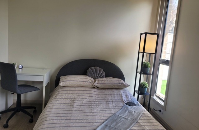 Room for retreat in southern suburb close to beautiful beaches and vineries