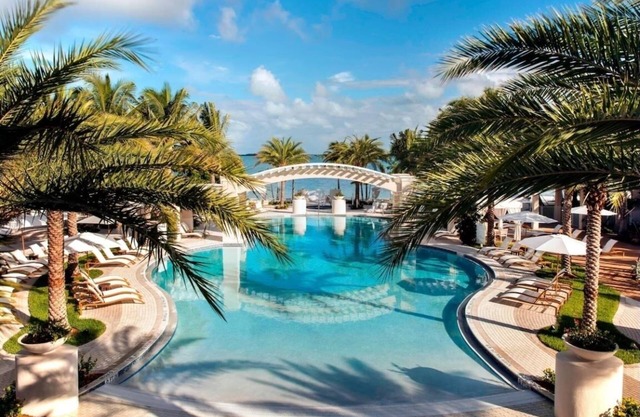 Room in Elegant Beachfront Resort Ideal for Water Sports & Dolphin Swimming