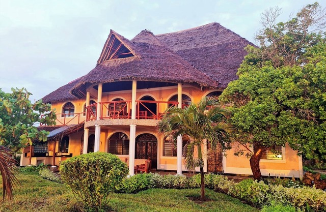Room in Guest Room - Eagle Suite 38m2 in Villa 560 m2, Indian Ocean View