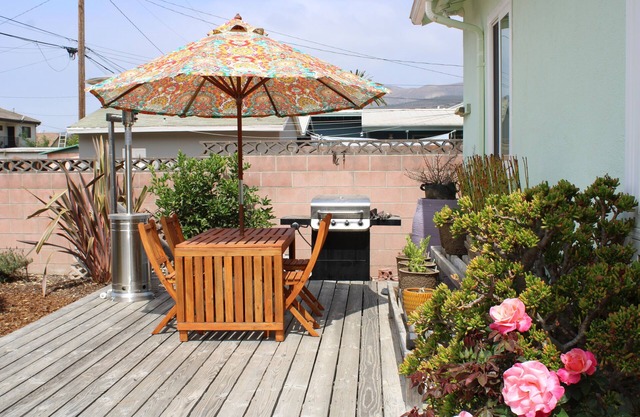 Room in West Ventura Oasis near beaches with valley views