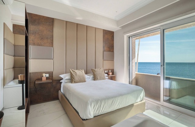 Chambre 'Luxury Seaview Con Jacuzzi' avec balcon, Wi-Fi et climatisation
