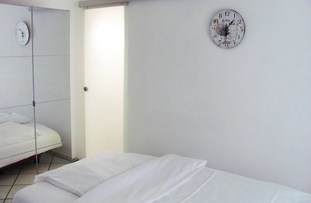 Chambre Simple-en Ville-Douche-Pas de vue-7