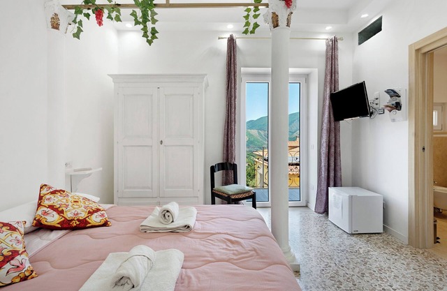 Chambre 'Pompei Con Vista Vesuvio' avec vue sur la montagne, Wi-Fi et climatisation