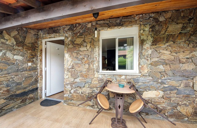 Chambre 'Quarto 12 - Gojim Casa Rural' avec vue montagne, piscine partagée et Wi-Fi