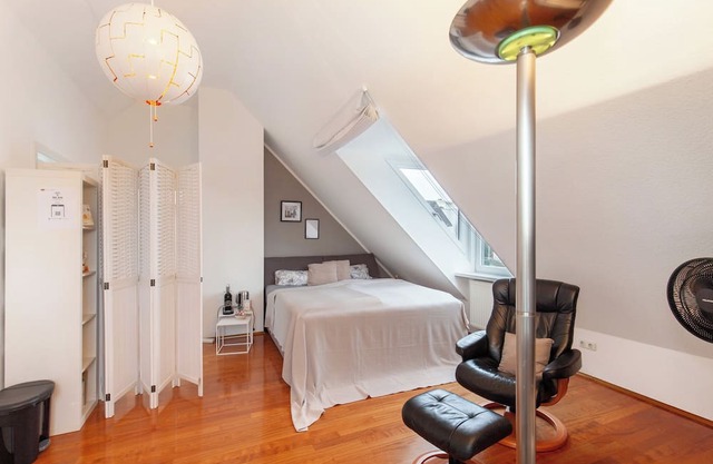 Room 'Taunus-Zimmer Skyline-Blick' with Wi-Fi