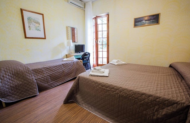 Chambre "Tripla" avec jardin partagé, Wi-Fi et climatisation