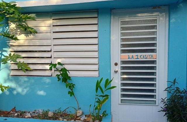 Room w/ba AC Wi-Fi in Esperanza Apt. 1
