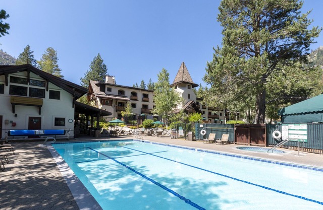 Ensuring a Very Comfortable & Memorable Stay! Free Parking Onsite, Pool!