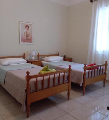 Room with garden 5' from metro - 2 beds