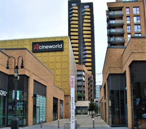 Room with private bathroom, Near Heathrow Airport, Tube Station, Shops, Cinema in shared flat