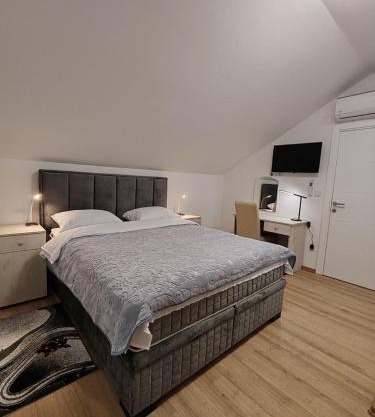 Rooms DM - Una