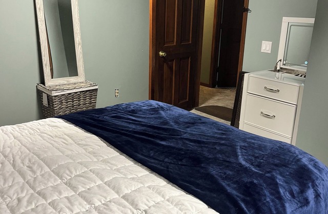 Rooms for rent in a Charming 3-bedroom house. Ideal for traveling workers